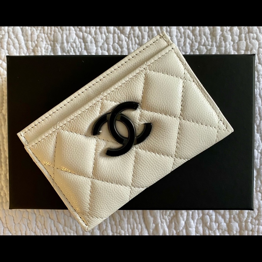 ‼️SOLD‼️NEW 21C Chanel Card Holder Winter White - Picture 1 of 9